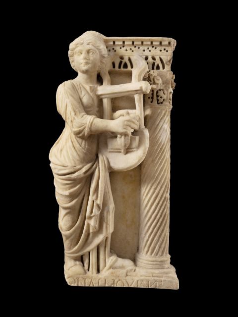 <h2>Muse romaine en marbre</h2>